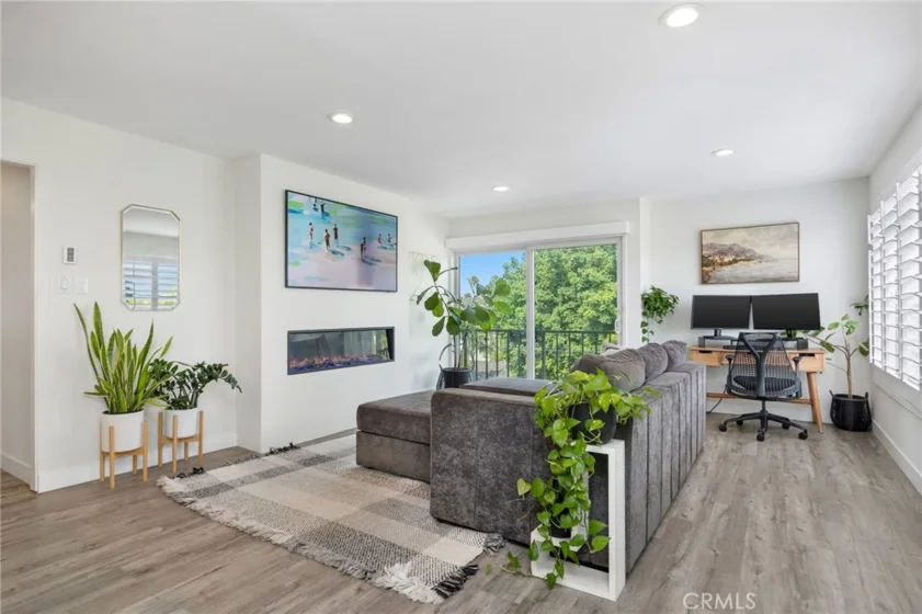 100 Loma Avenue #404 photo 2