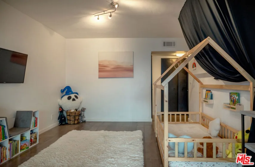 7259 Hillside Avenue #202 photo 9