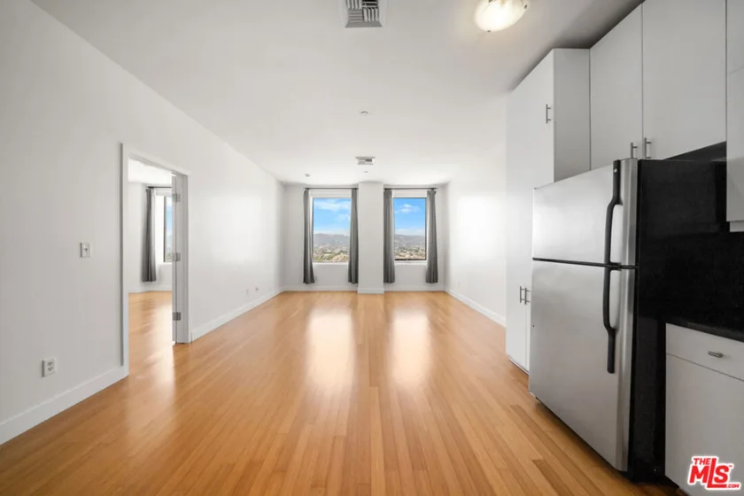 3810 Wilshire Boulevard #1801 photo 14
