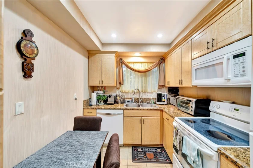 1734 N Fuller #107 photo 4