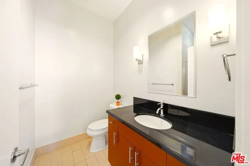 3810 Wilshire Boulevard #605 photo 15