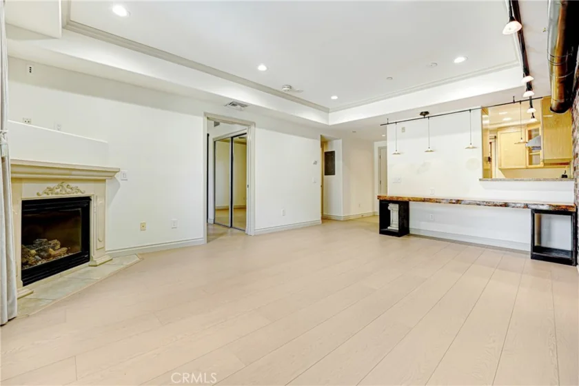 333 N Hill Avenue #203 photo 8