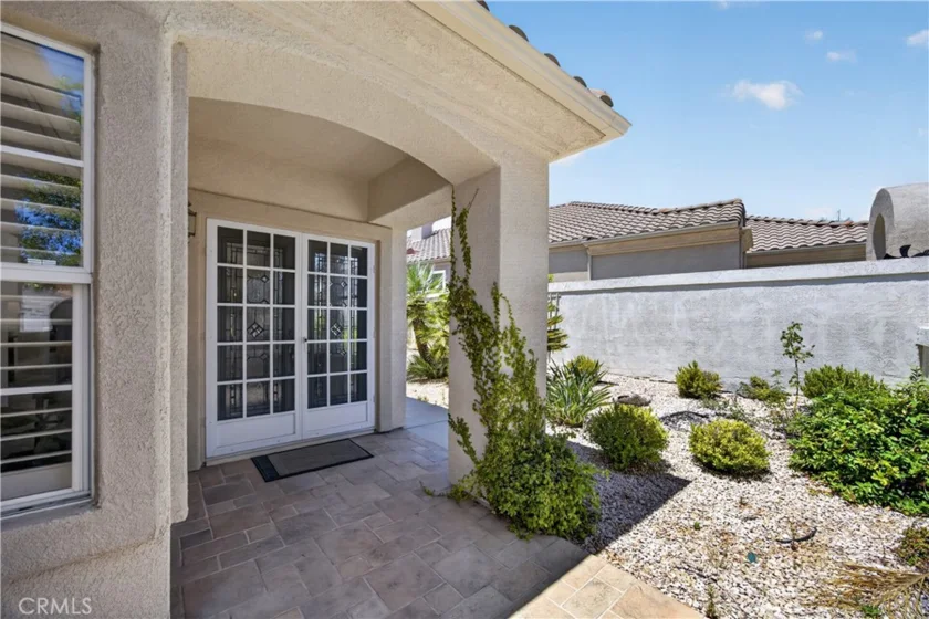 40221 Colony photo 13