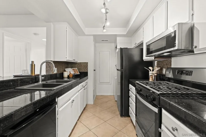 2063 Lakeridge #101 photo 10