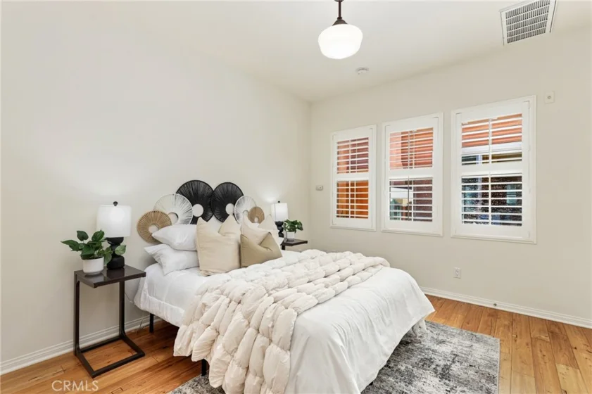 31 Roycroft photo 12