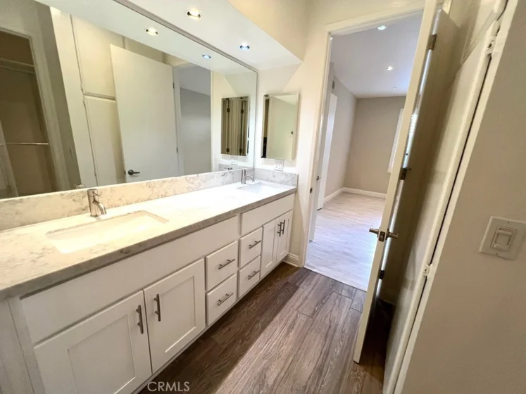 700 S Lake Avenue #111 photo 26
