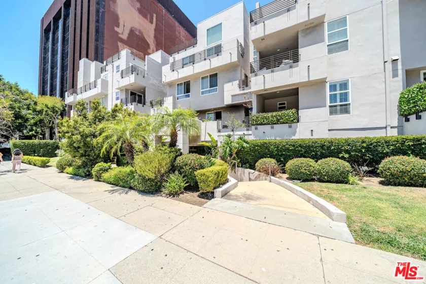 4925 Wilshire Boulevard #302 photo 40