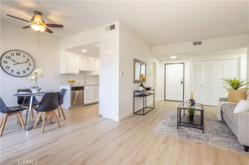 17914 Magnolia Boulevard #205 photo 1