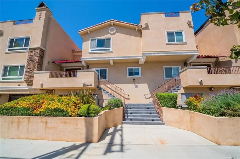12645 Oxnard Street #6 photo 1