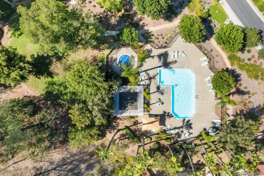 8395 Suntree Place photo 34