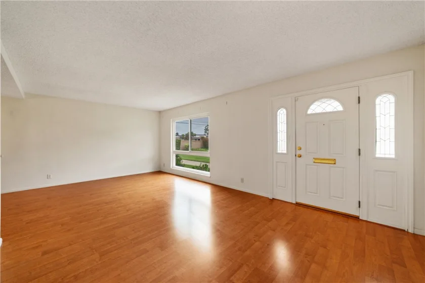 4119 Larwin photo 1