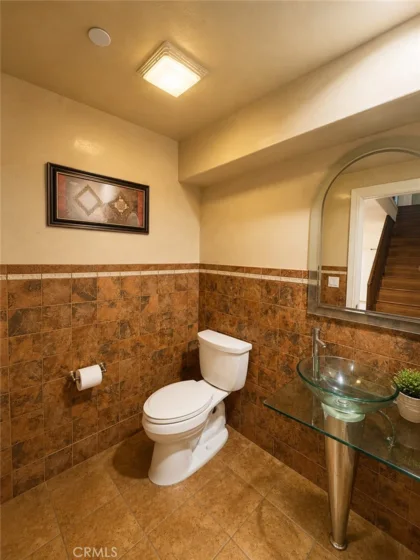 2318 N Fairview Street #101 photo 4