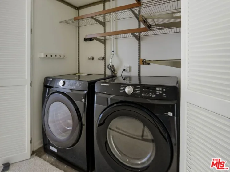 1271 Granville Avenue #402 photo 24