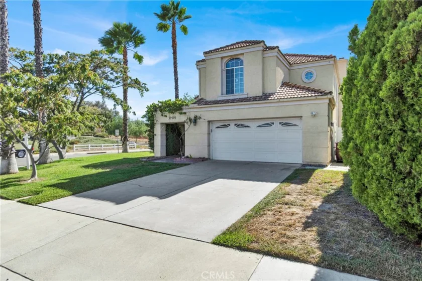 39909 Via Castana photo 3