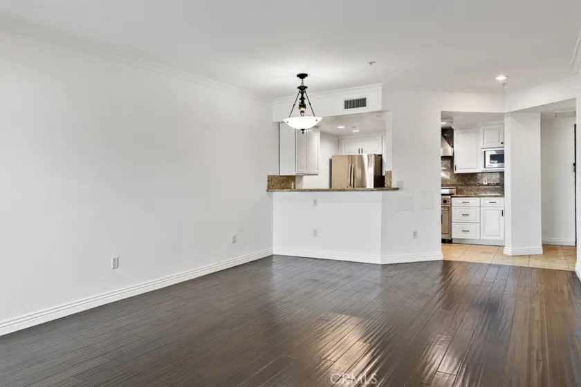 908 S Ardmore Avenue #304 photo 24