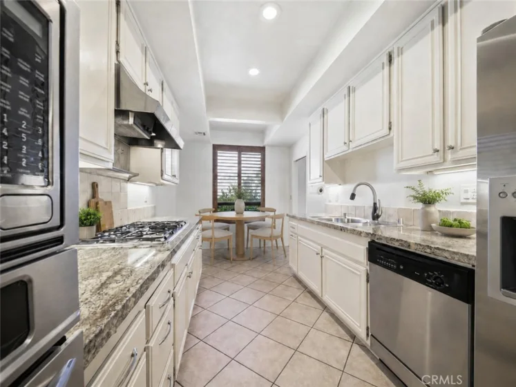 1315 Roxbury Drive #204 photo 18