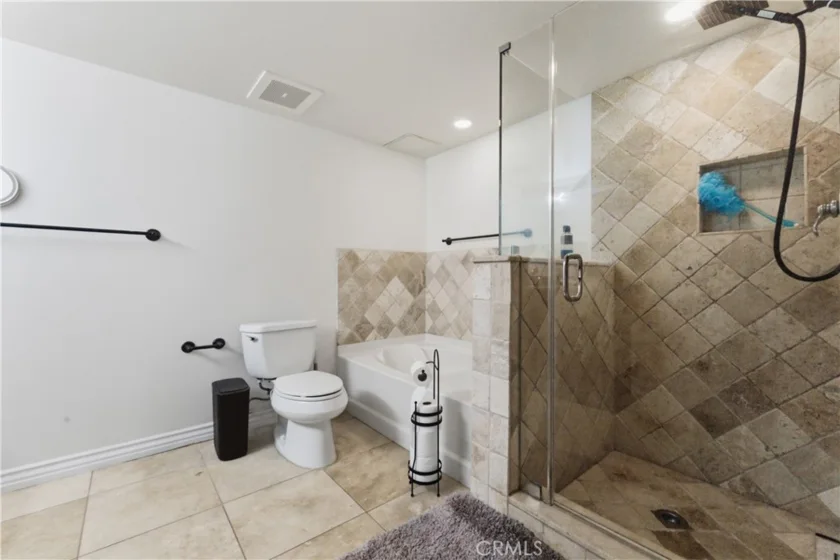 4733 Elmwood Avenue #203 photo 25
