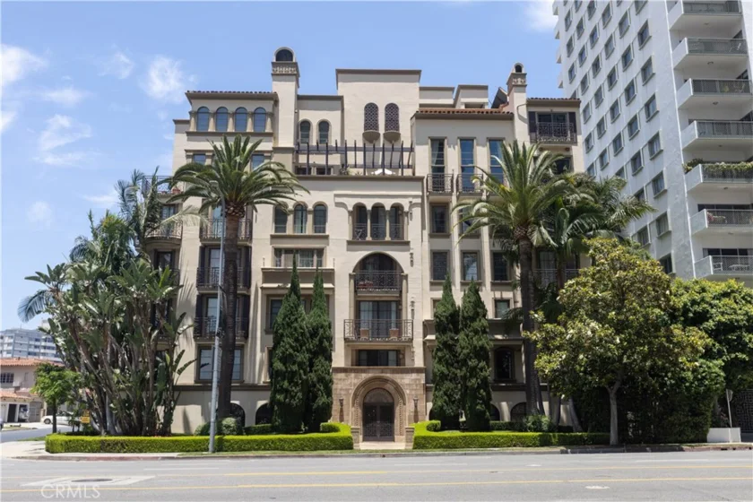 10795 Wilshire Boulevard #402 photo 1