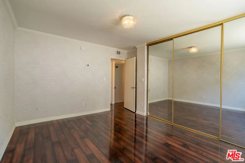 18445 Hatteras Street #504 photo 6
