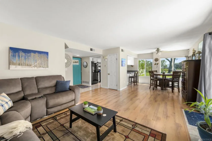 1311 Hawk Lane photo 8