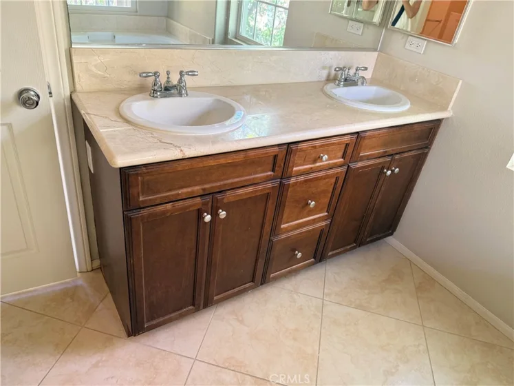 15231 Calverton photo 14