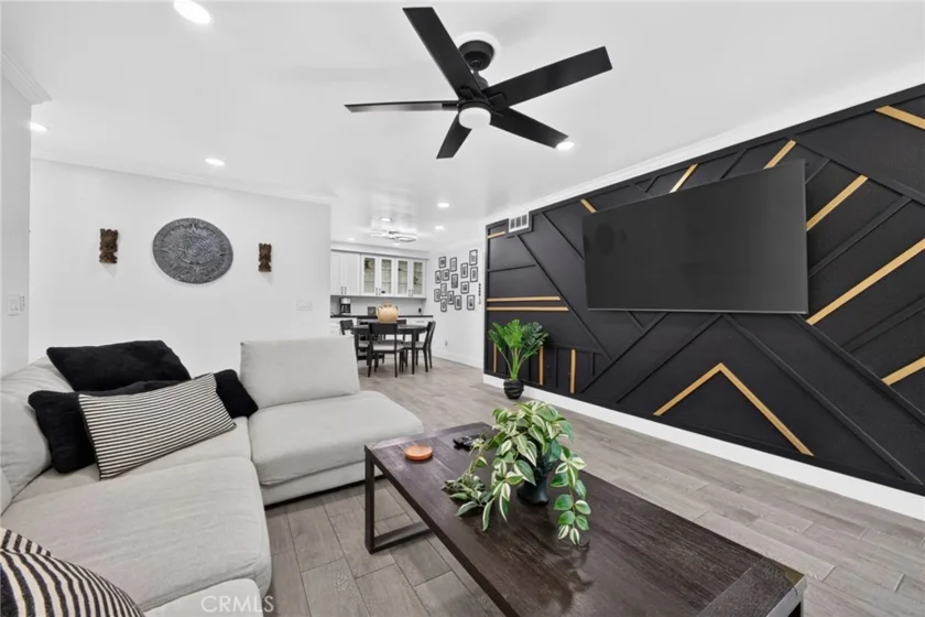 1725 Melrose #28 photo 13