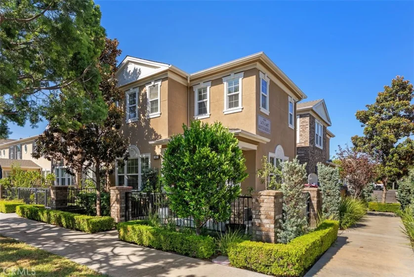 1487 Montgomery photo 2