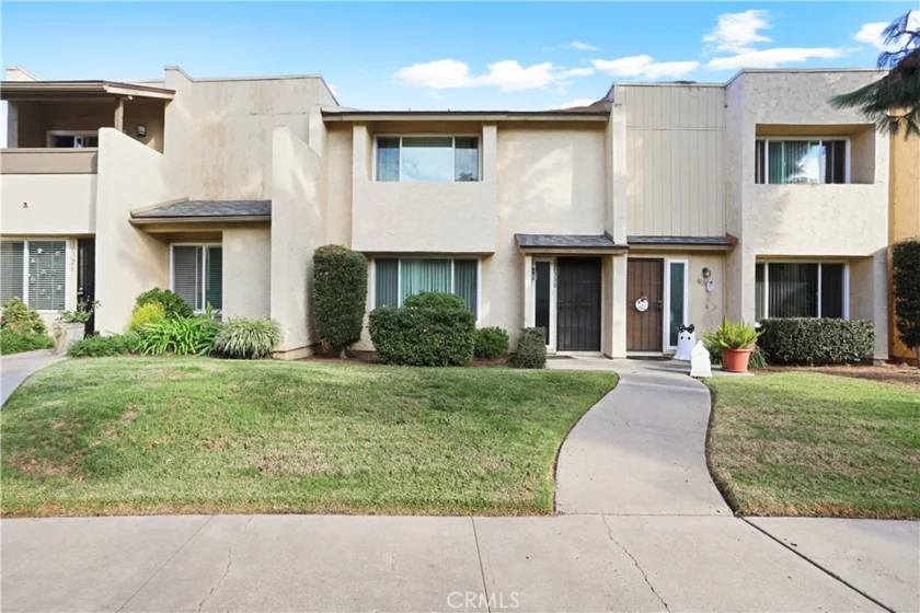 10330 Kerrigan photo 1