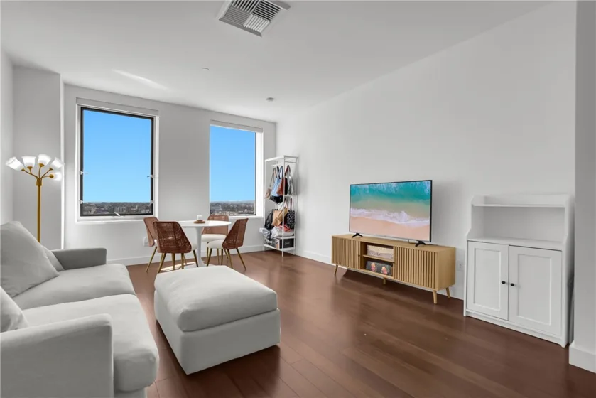 3810 Wilshire Boulevard #1009 photo 12