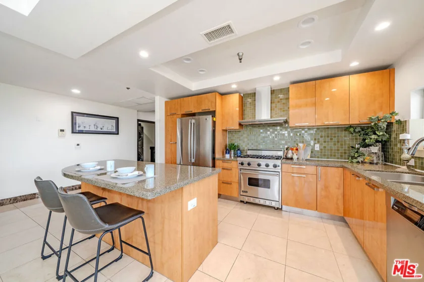 702 S Serrano Avenue #605 photo 13