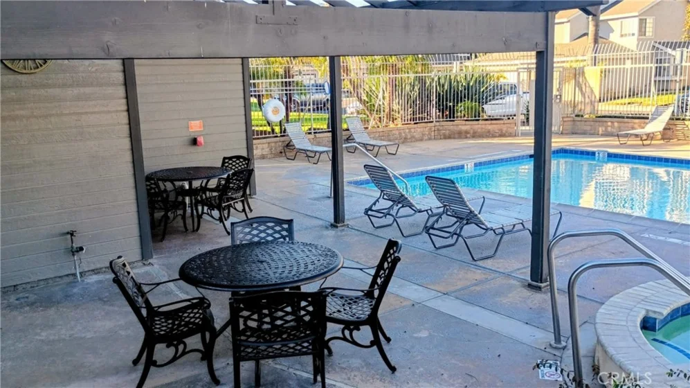 1649 Toyon photo 16