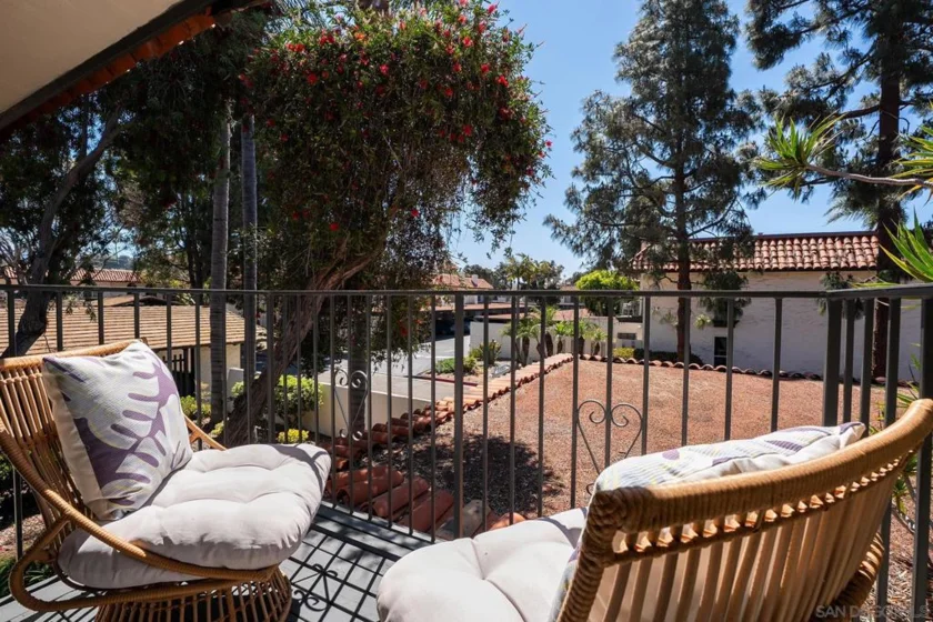 4242 Loma Riviera photo 32
