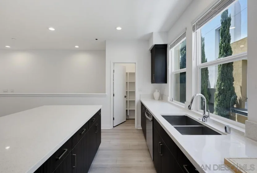 745 Shoreline Road photo 20