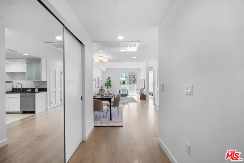 105 S Mariposa Avenue #204 photo 17