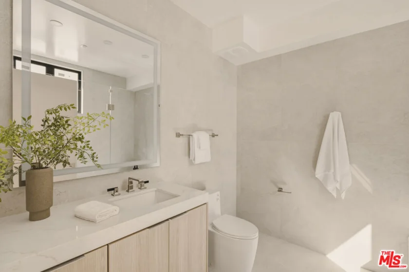 11967 Mayfield Avenue #105 photo 16