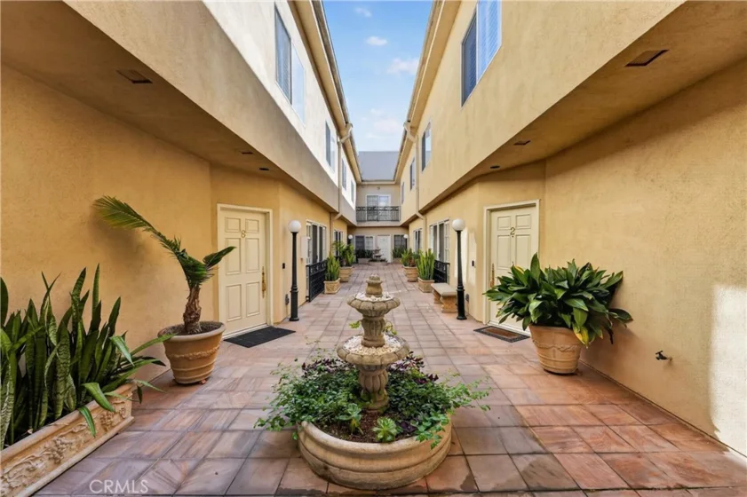 1820 Holmby Avenue #1 photo 34