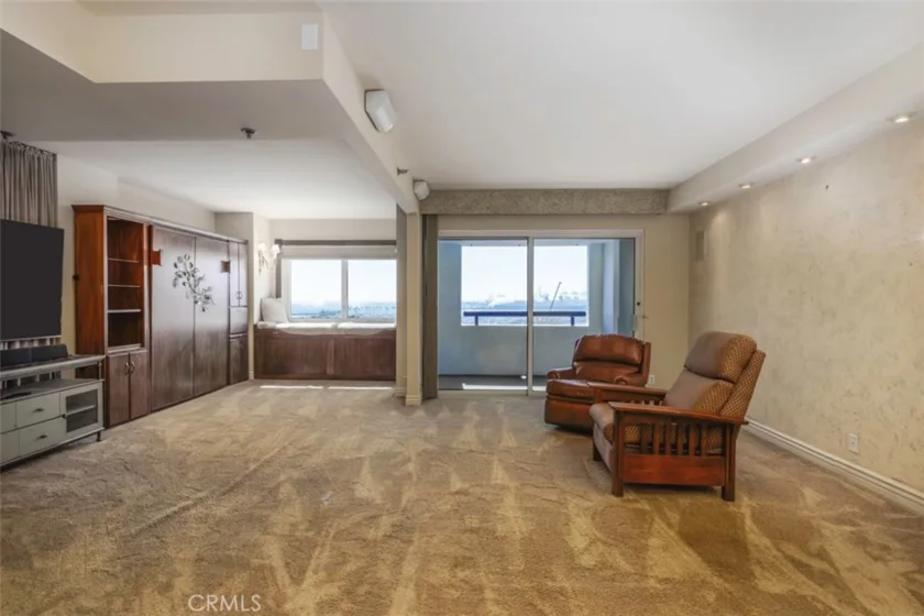 525 E Seaside Way #807 photo 2