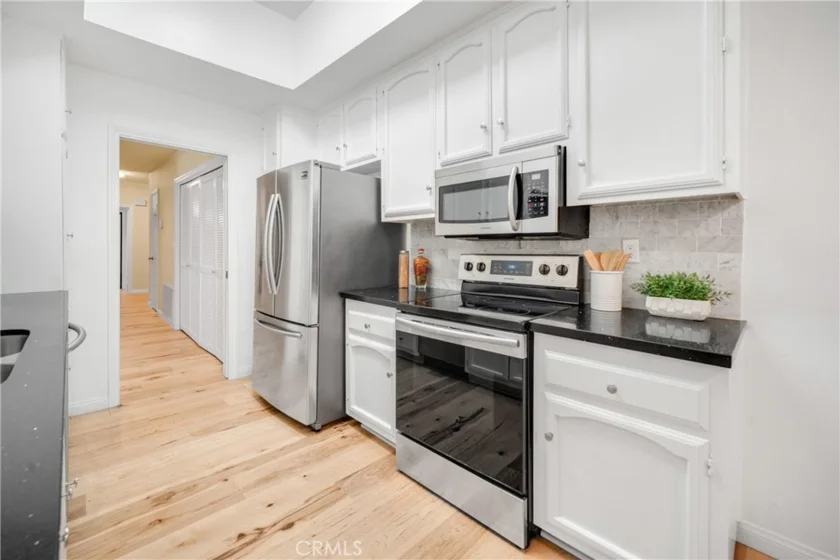 1870 Veteran Avenue #101 photo 18