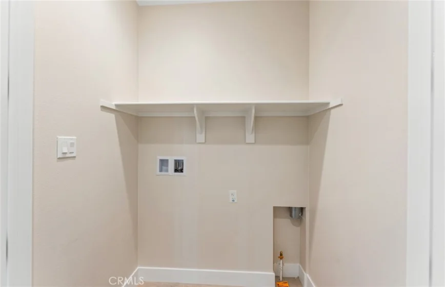 100 Pickwick Lane photo 19