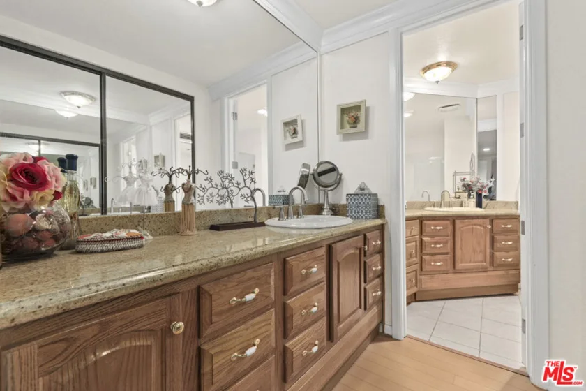 4230 Stansbury Avenue #105 photo 20
