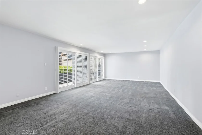 16012 Moorpark #302A photo 6