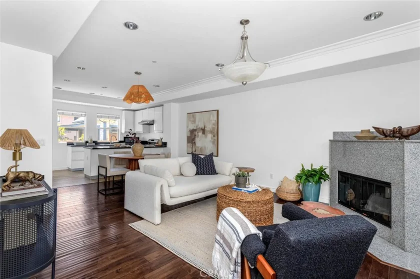 431 N Los Robles Avenue #2 photo 6