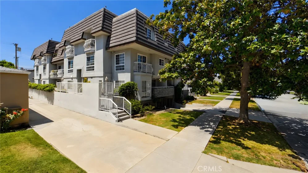 522 W Stocker #6 photo 3