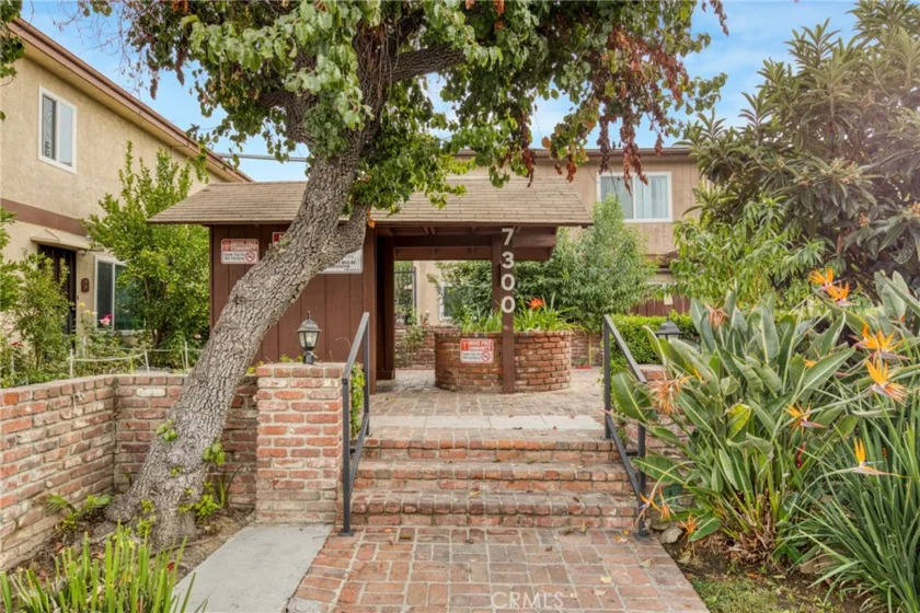 7300 Lennox #J5 photo 1