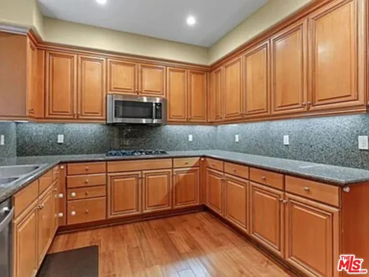 1810 S Barrington Avenue #5 photo 2