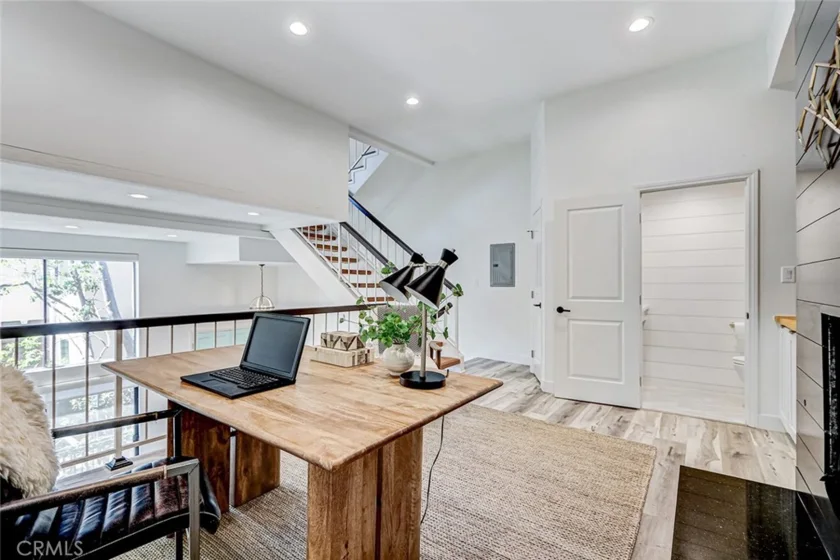 984 Granville photo 33