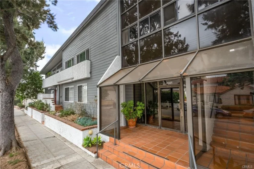2021 California Avenue #4 photo 1