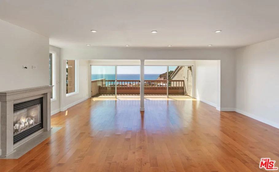 23914 De Ville Way #D photo 3