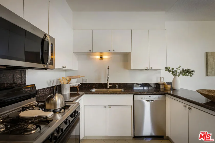 4411 Los Feliz Boulevard #502 photo 3