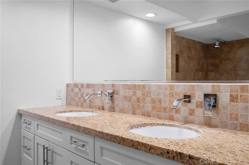 1325 Valley View Road #105 photo 22